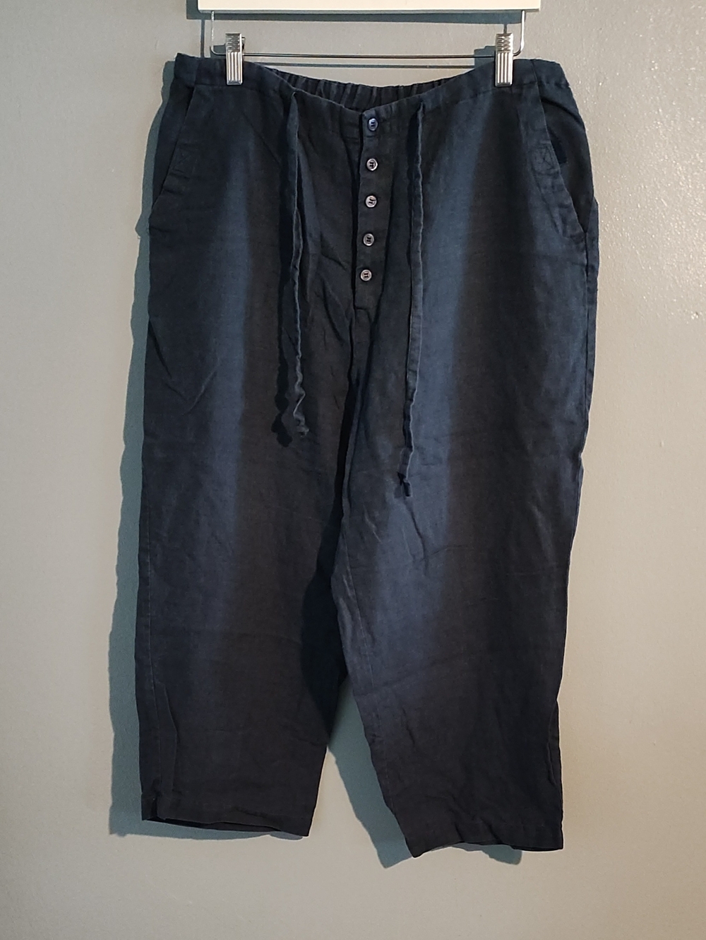 Bridgewater StudioWomen's Drawstring Button-Front Capris - Navy Blue 100% Linen